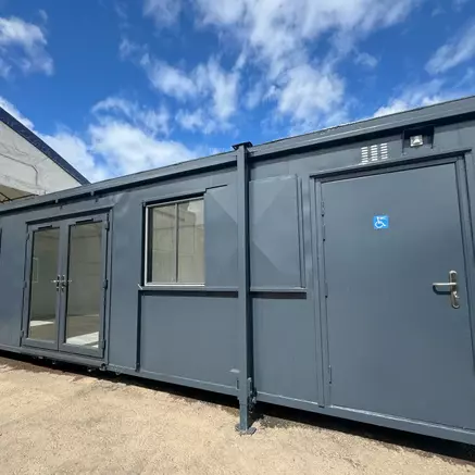 32ft Custom Cabin Office/Canteen with Disabled Access Toilet For Sale